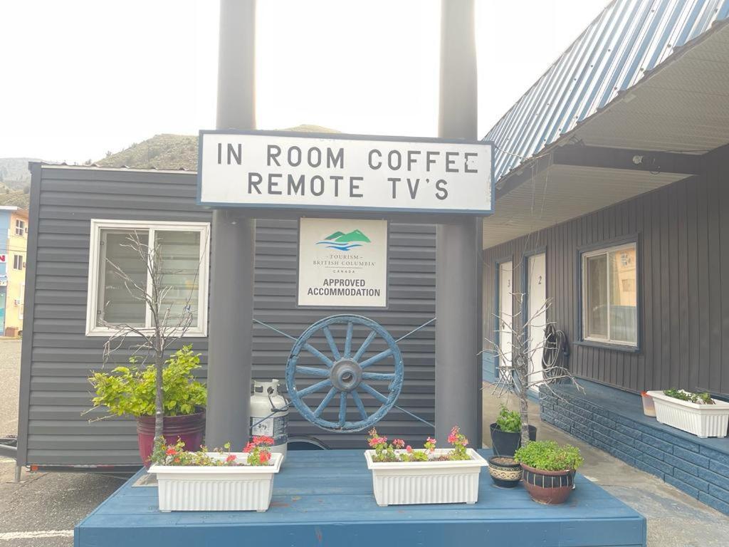 Robbie'S Motel Cache Creek Exterior photo