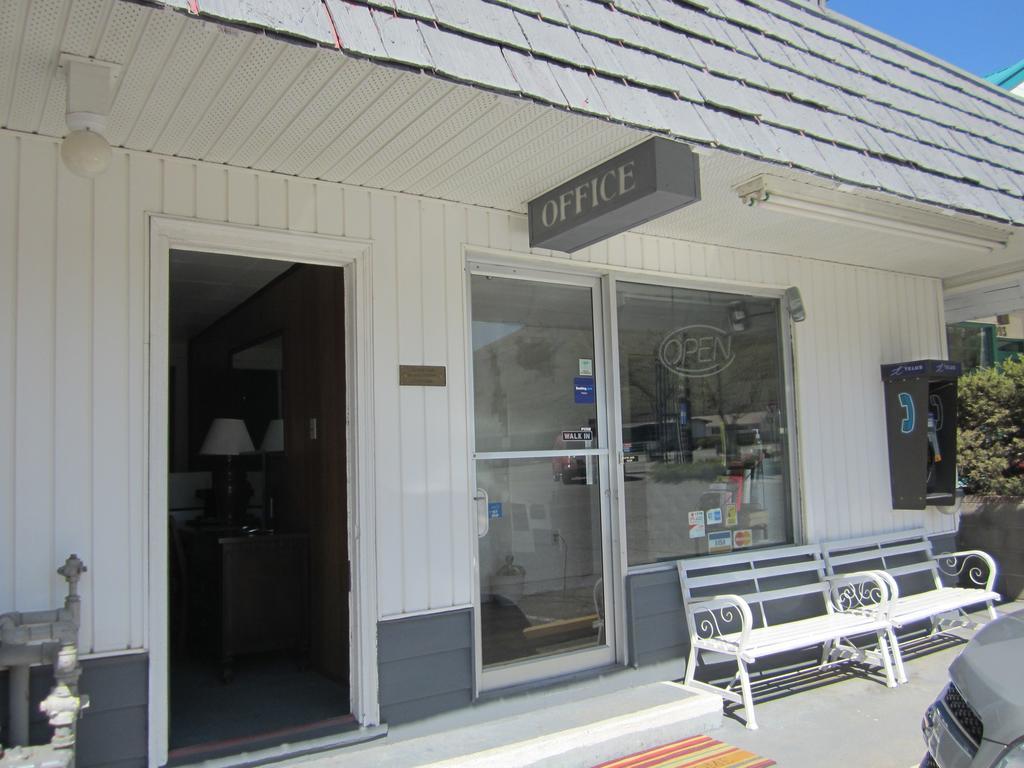Robbie'S Motel Cache Creek Exterior photo